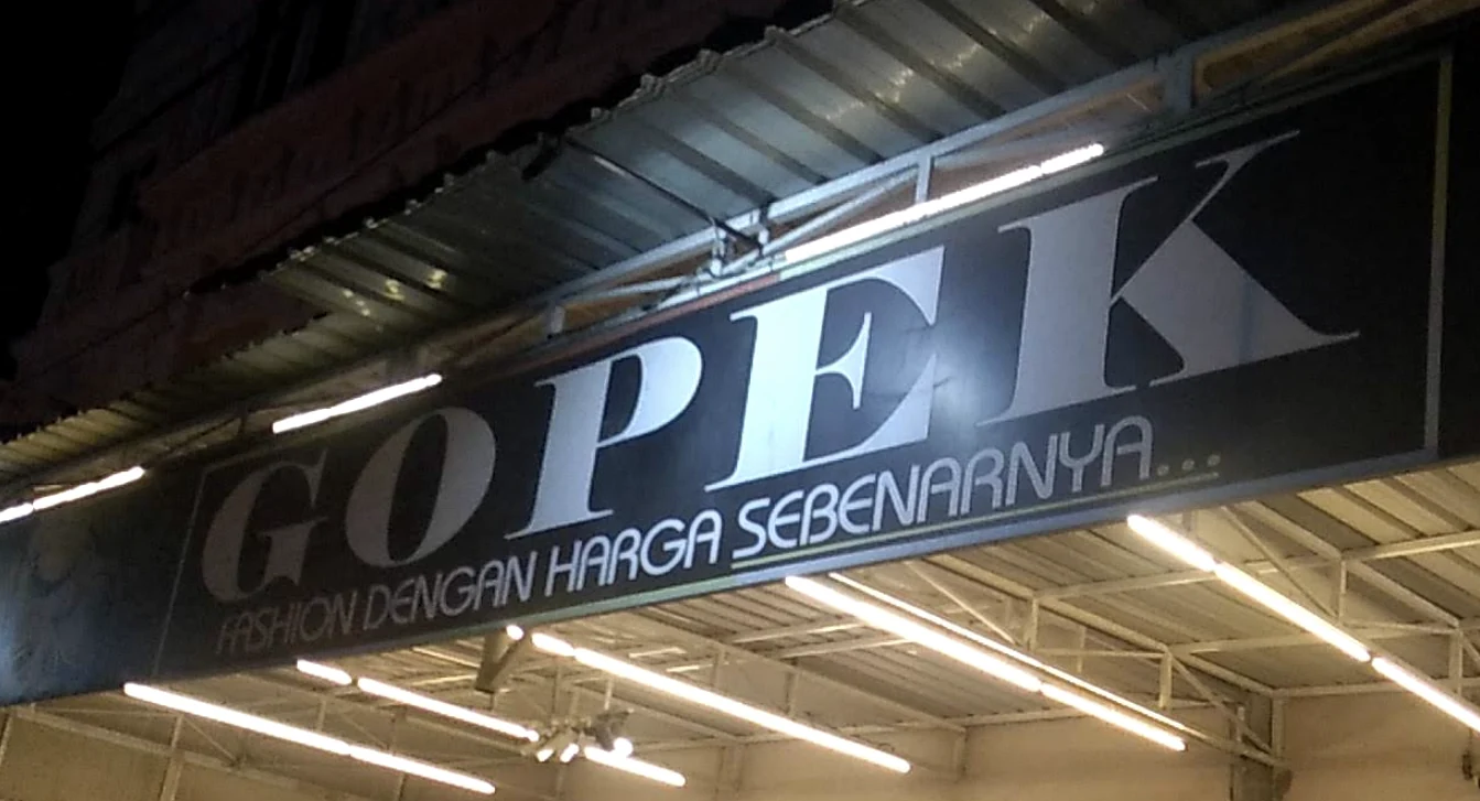 Fasad dan papan nama GOPEK